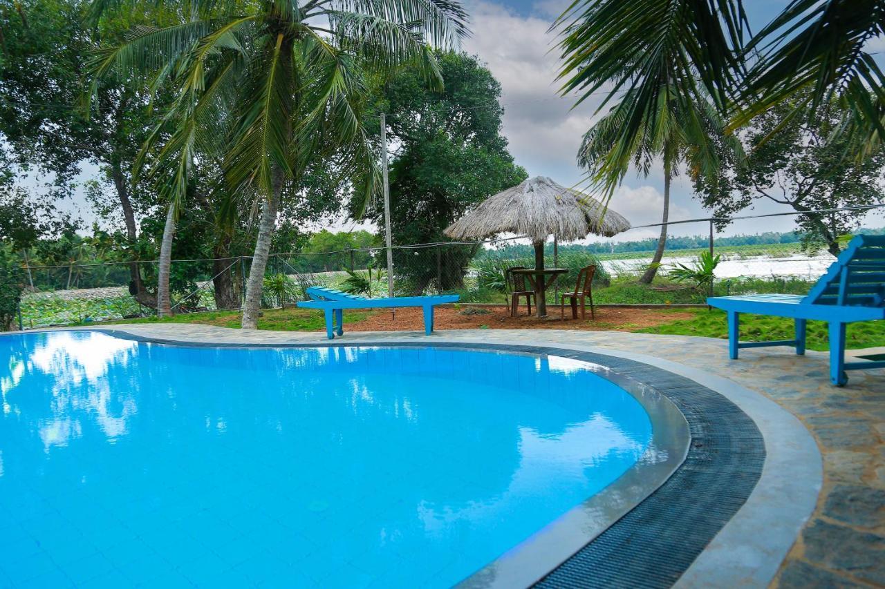 Lake Edge Holiday Inn Тиссамахарама Экстерьер фото